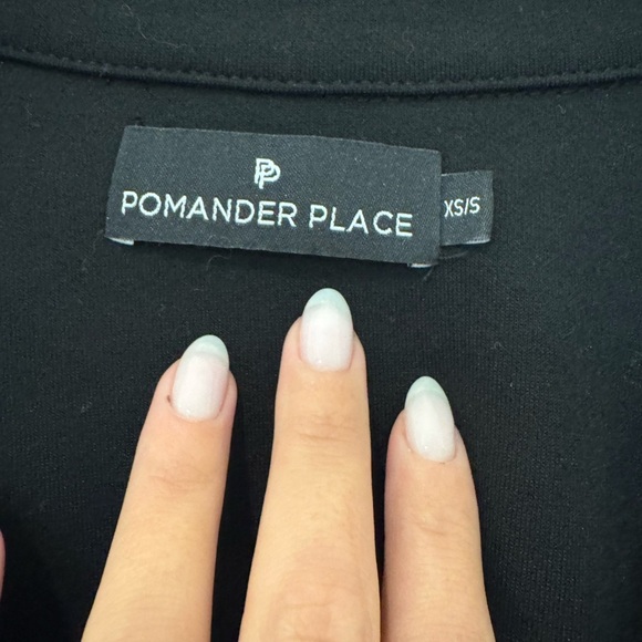 Pomander Place Tuckernuck Black Easy Polo Sweatshirt Collared - Picture 4 of 8